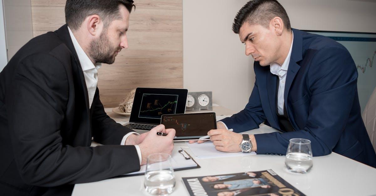 Startuj niedoskonale: rozwijaj firmę bez ciężaru perfekcjonizmu