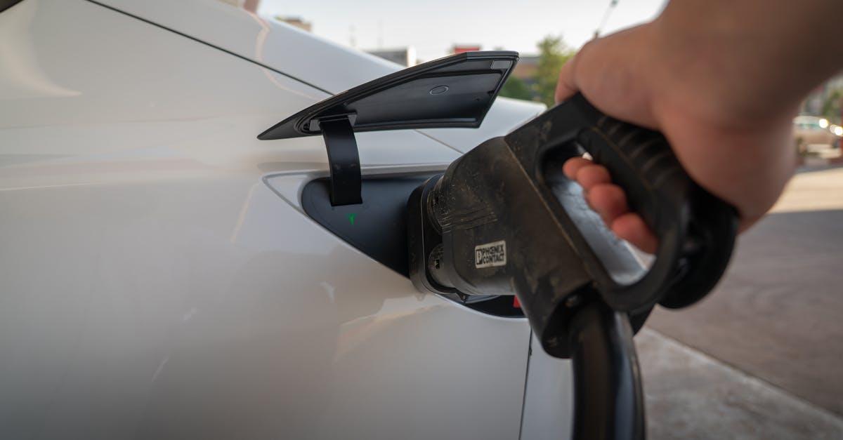 Domowa stacja mocy: jak ładować auto elektryczne bez stresu i przepłacania