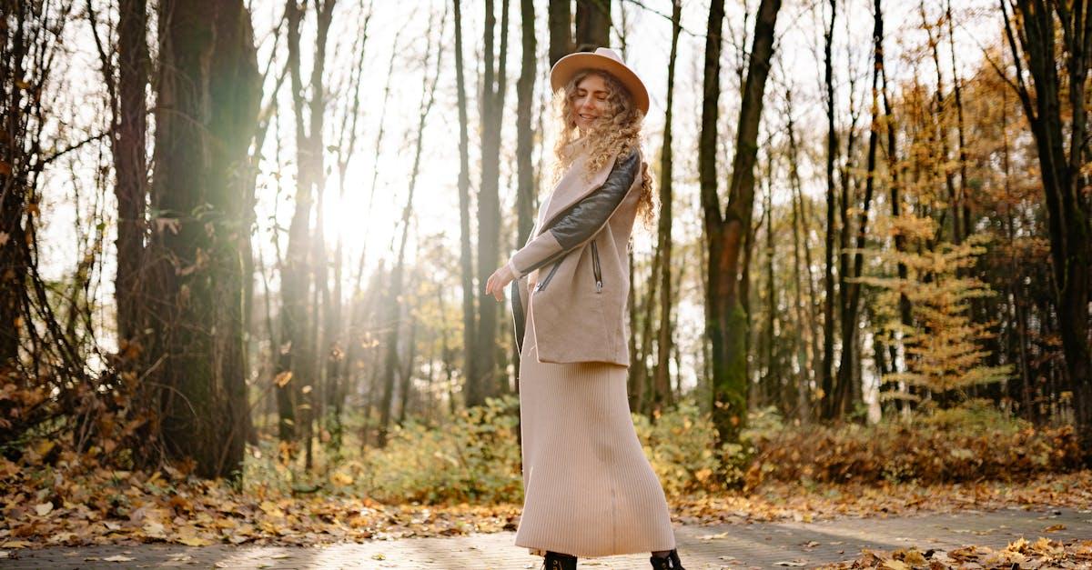12 sposobów na długą spódnicę: stylizacje od biura po randkę, które odświeżą Twoją szafę