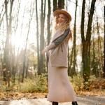 12 sposobów na długą spódnicę: stylizacje od biura po randkę, które odświeżą Twoją szafę
